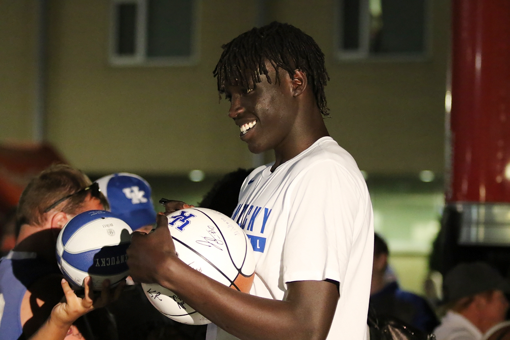 The Sacramento Kings Sign Wenyen Gabriel To A Two-Way Contract