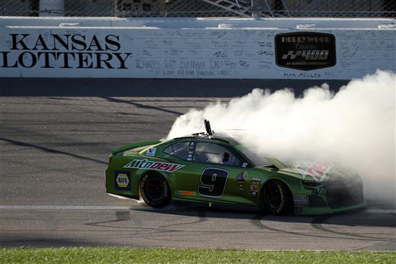 Chase Elliott Scores 3rd Win of 2018 in Kansas Playoff Elimination Race