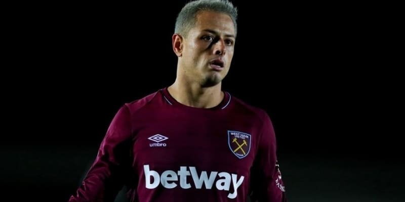 Chicharito Ready For Valencia Move, West Ham Have Other Plans