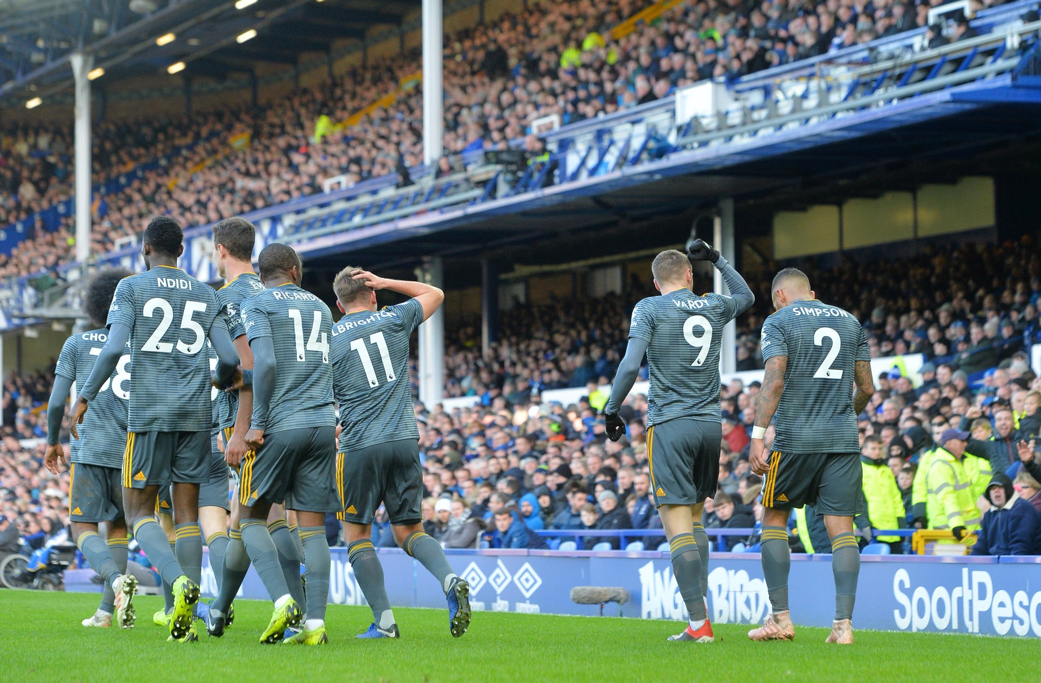 Jamie Vardy Helps Leicester Defeat Everton