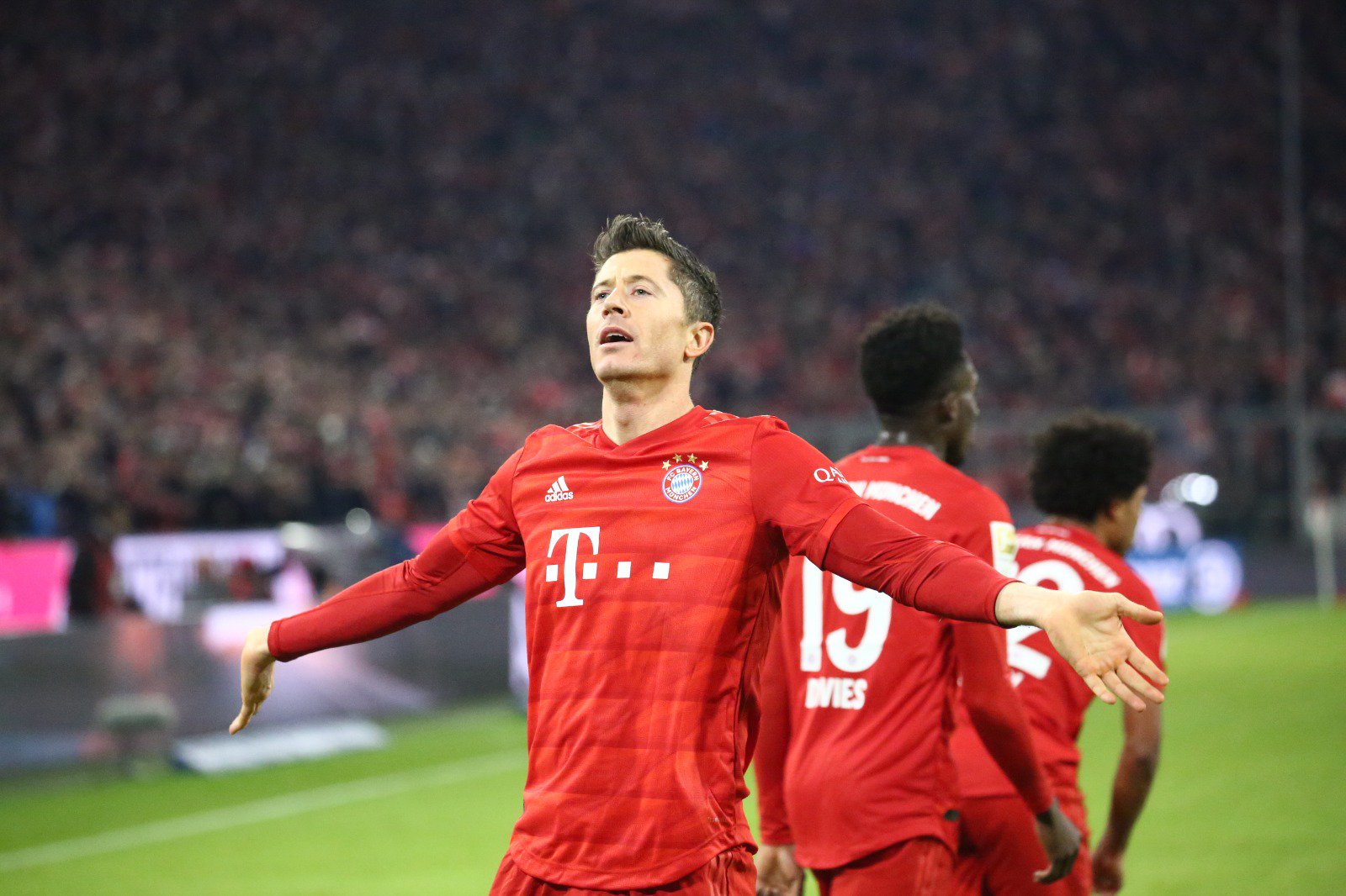 Lewandowski Double Helps Bayern Thrash Dortmund