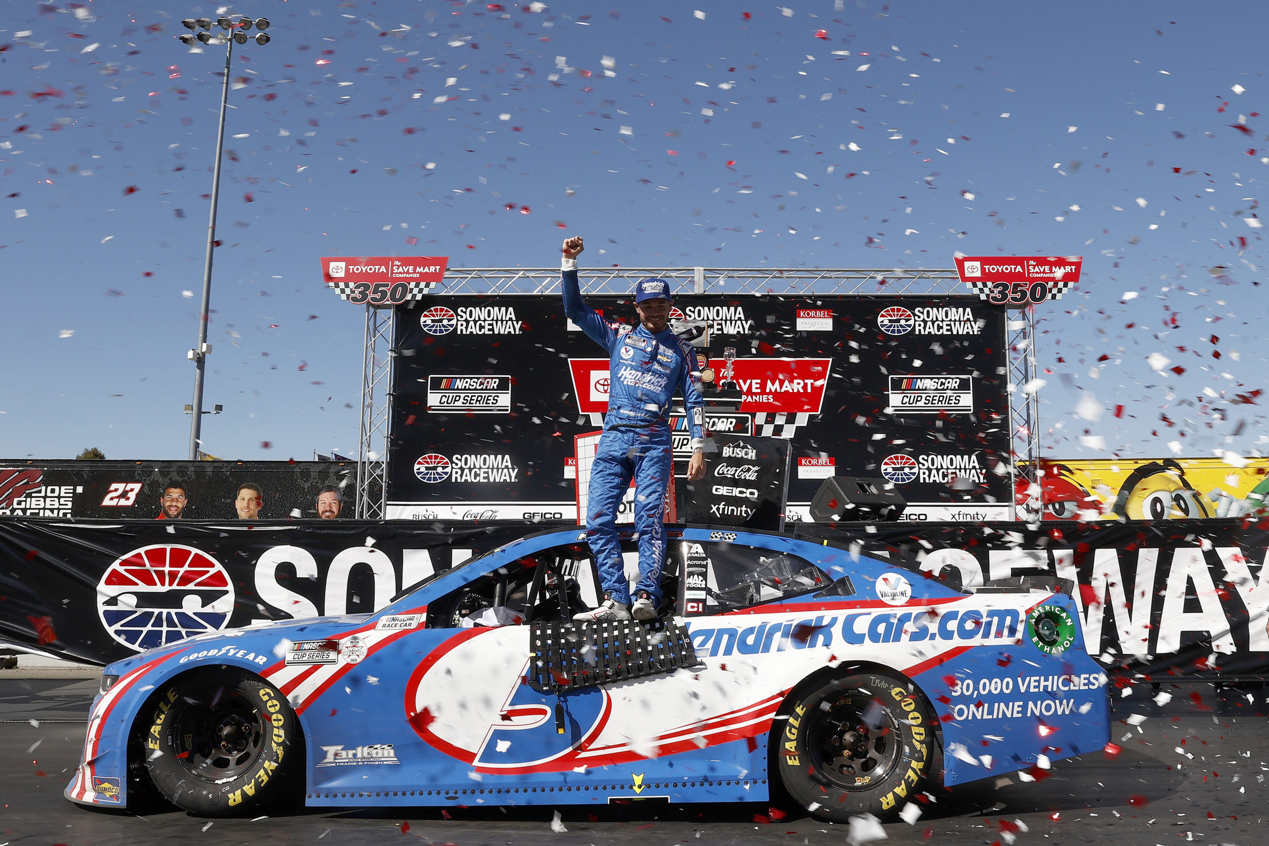 Larson Goes Back-to-Back in Sonoma