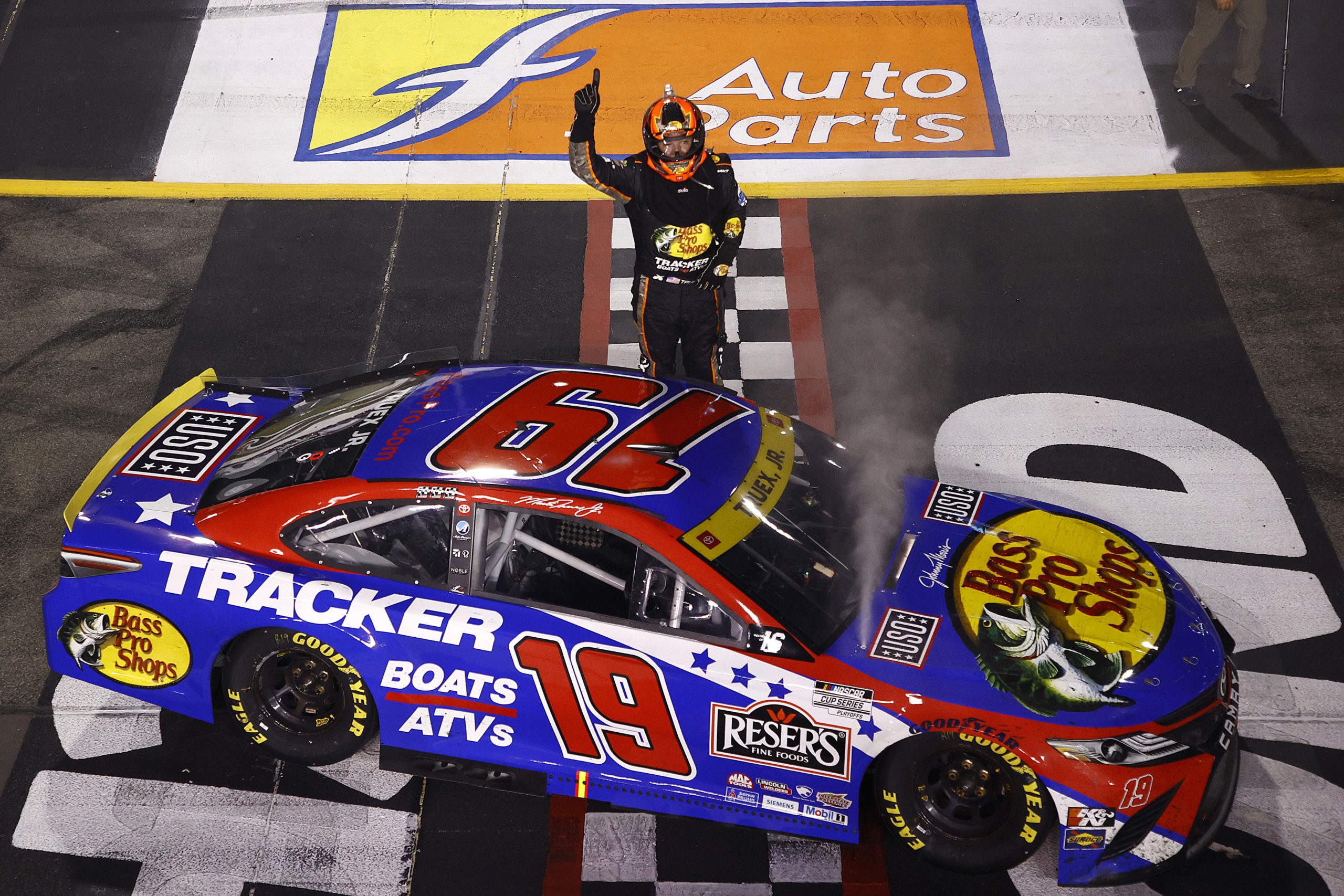 Truex Onto the Round of 12 with Richmond Victory