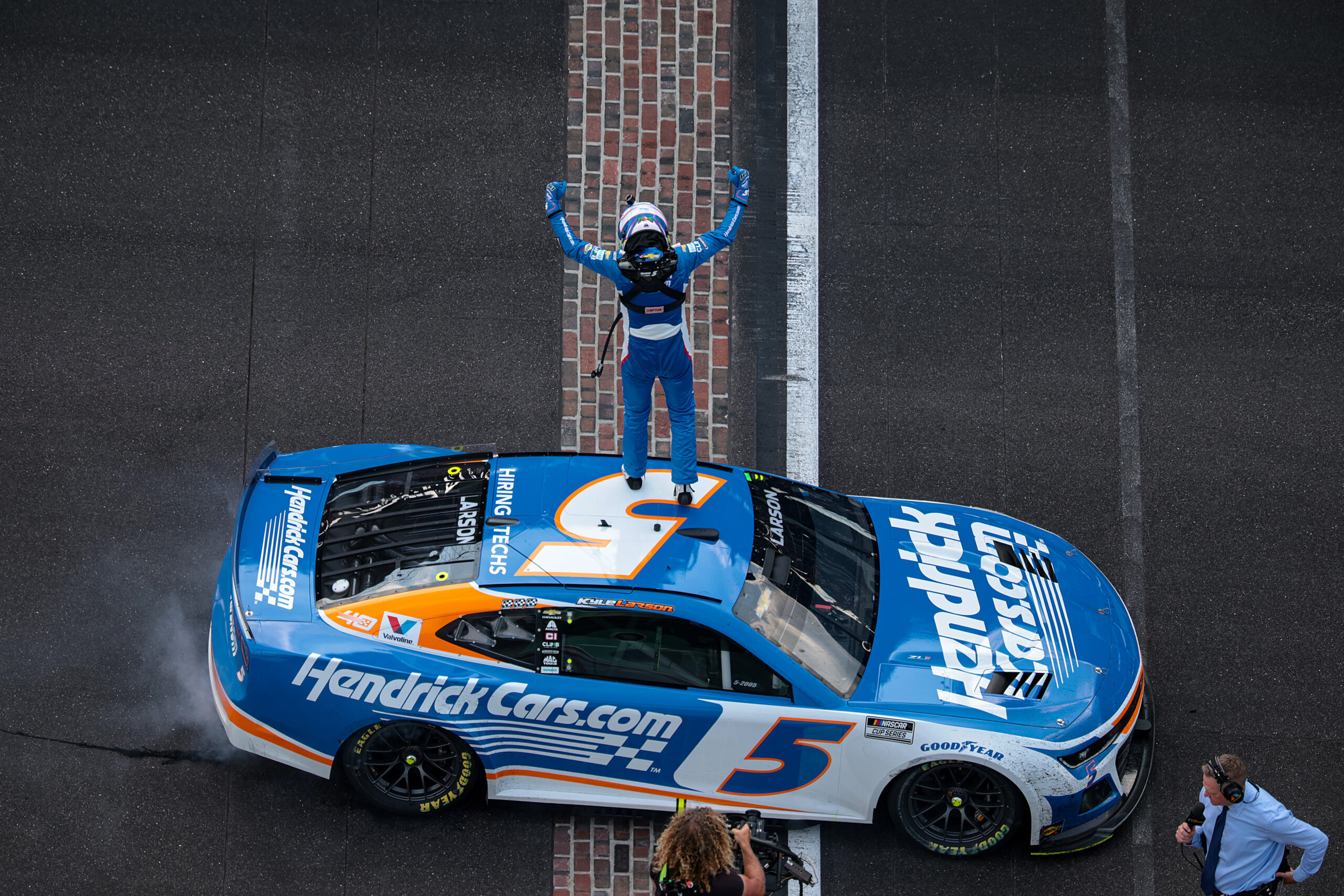 Kyle Larson Takes Third Crown Jewel in Brickyard 400 - TSJ101 Sports!