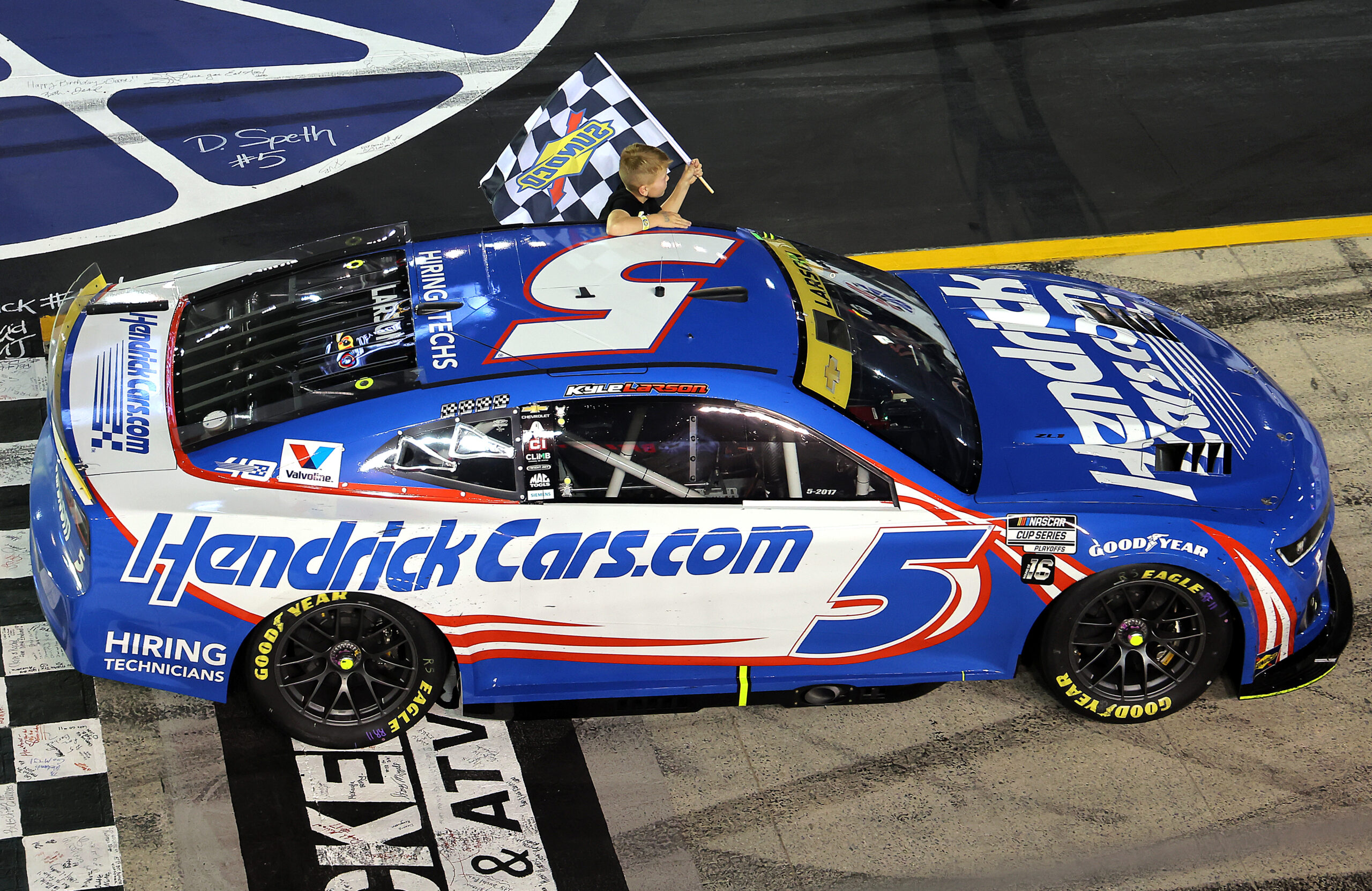 Larson Leaves Field in Dust with Blistering Bristol Night Race