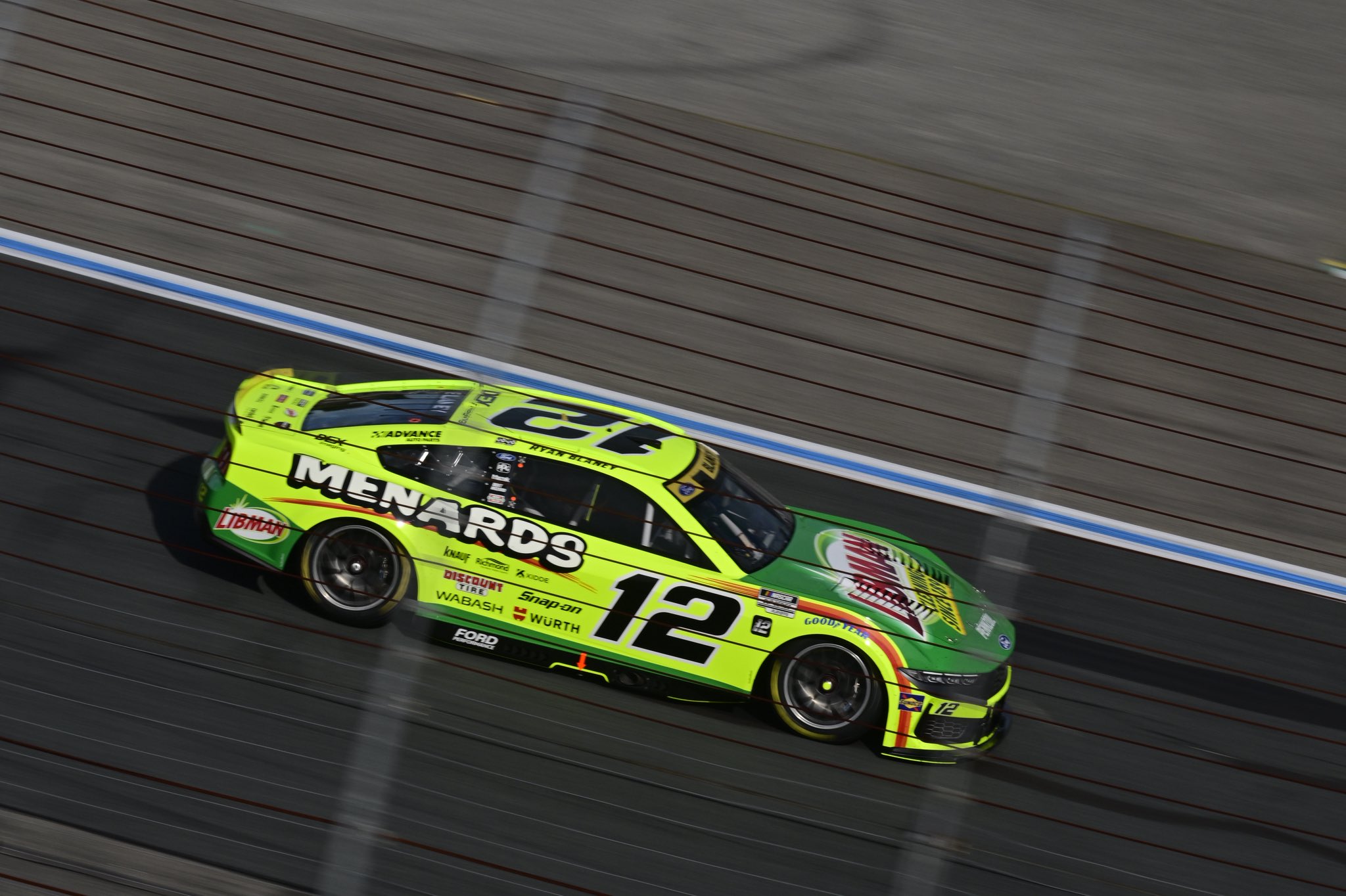 Ryan Blaney has The Magic Hand at New Hampshire, 12 onto the Round of 8