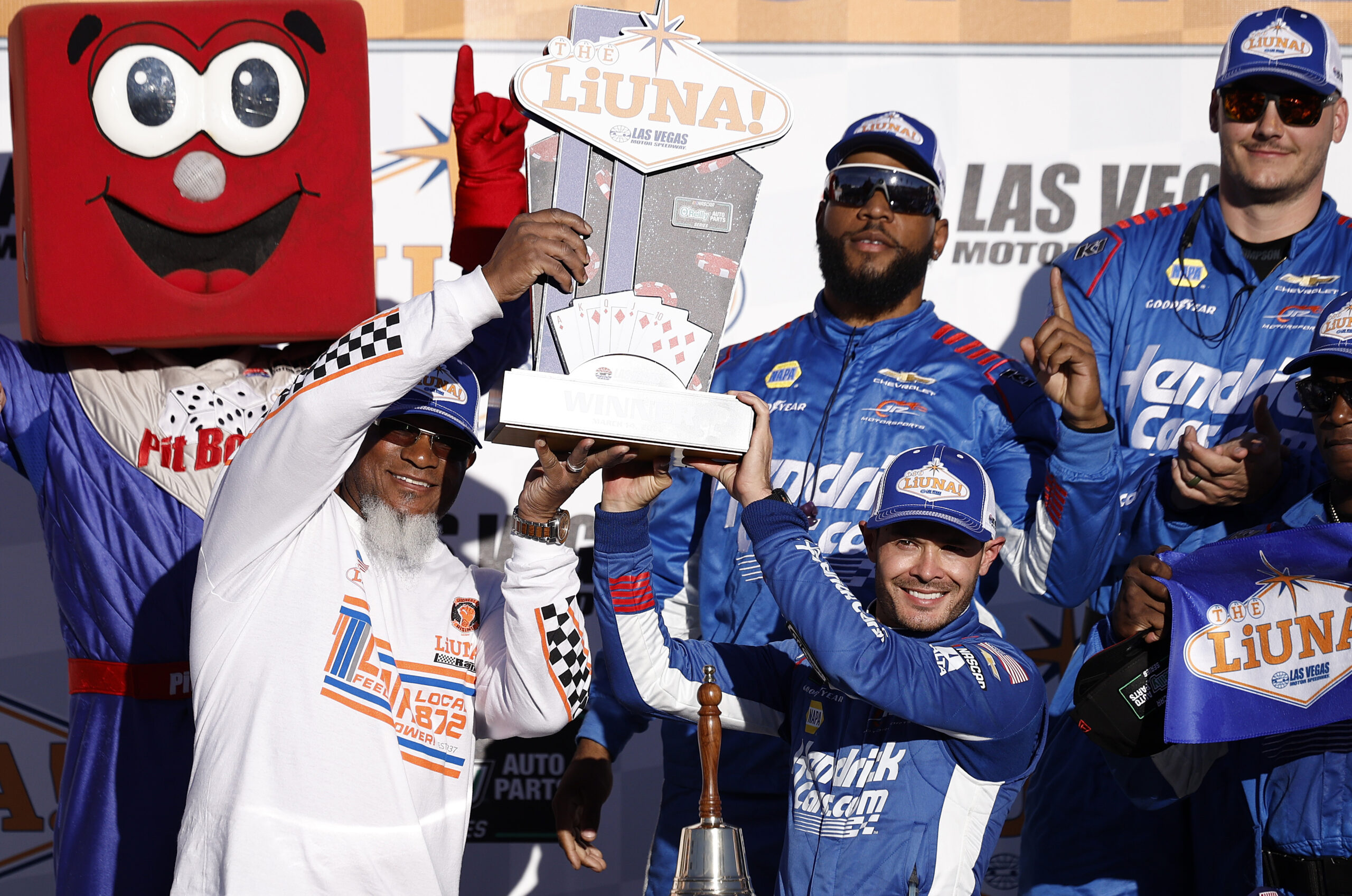 Kyle Larson Delivers JRM Third-Straight O'Reilly Win at Las Vegas