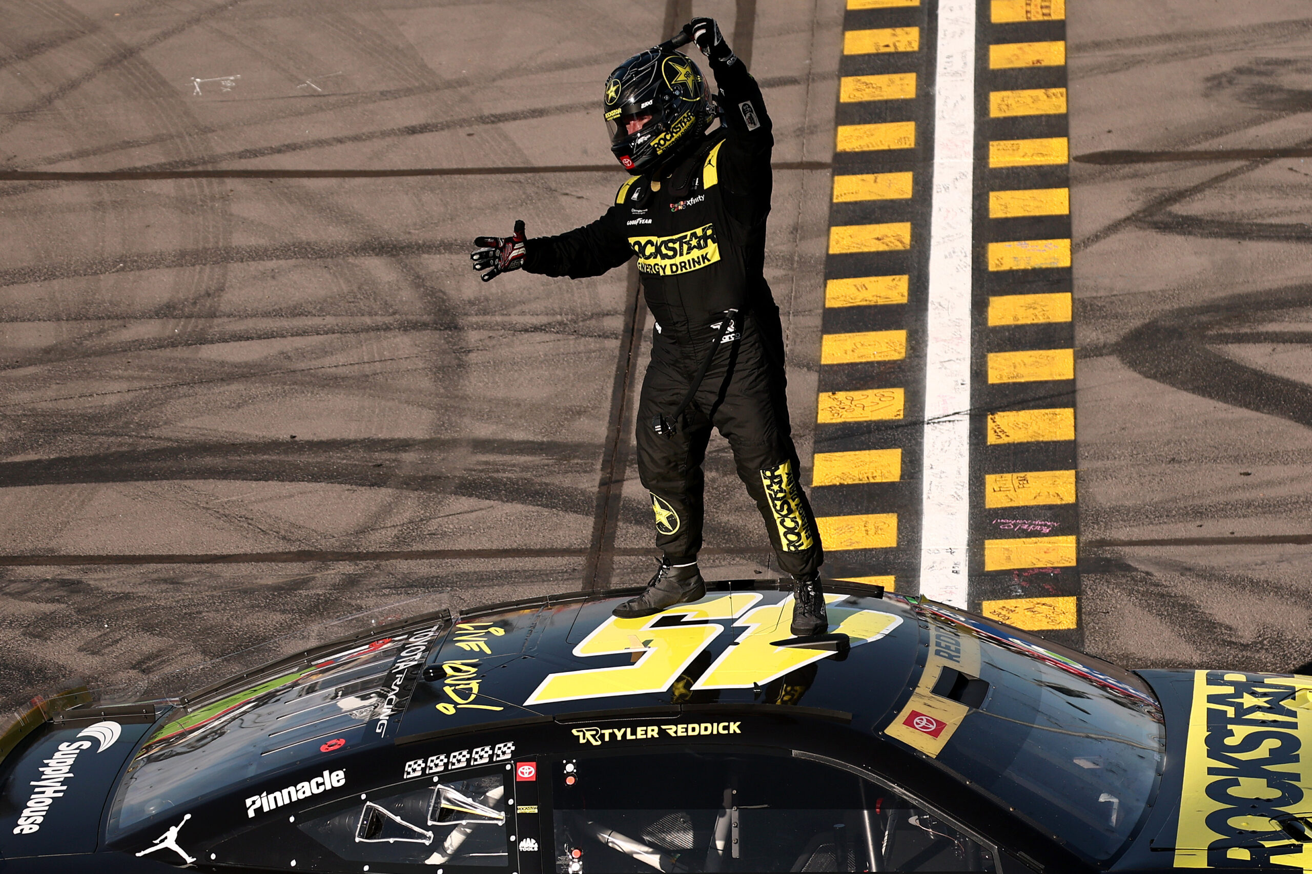 Tyler Reddick Takes Sixth Win of Season in Clutch Drive at Phoenix